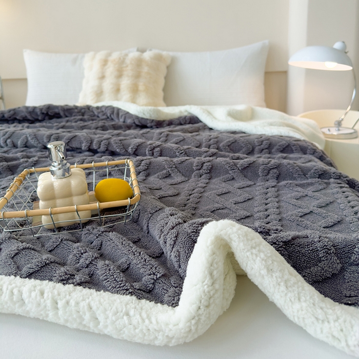 91家纺网 家纺一手货源 找家纺 馨乐家纺 2025新款塔芙绒羊羔绒双层毛毯系列 深空灰