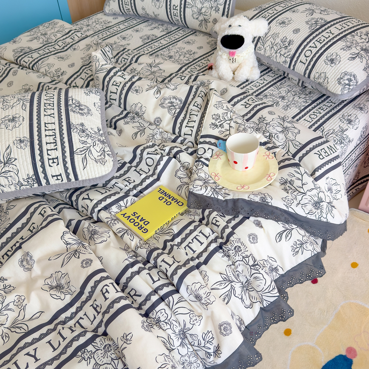 91家纺网 家纺一手货源 找家纺 赫梵茜 2025新款手工缝制踩棉纯棉韩系花边慵懒又高级双面纯棉印花春秋被被子被芯 塞纳河畔