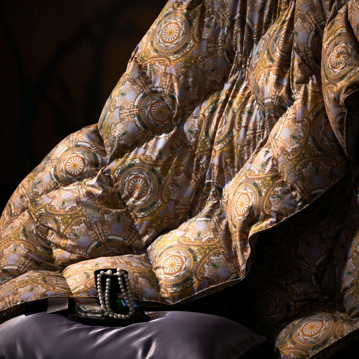 91家纺网 家纺一手货源 找家纺 织梦人羽绒工厂店 2025新款高蓬松羽绒羽毛被大牌同款花型 罗马风情