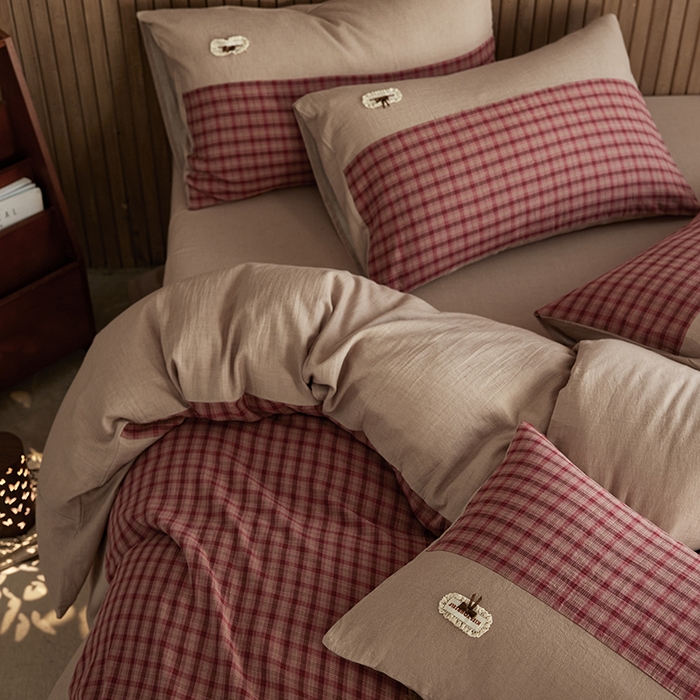 91家纺网 家纺一手货源 找家纺 安莱生活 2025新款全棉纯棉色织磨毛简逸格调四件套 恬梦格