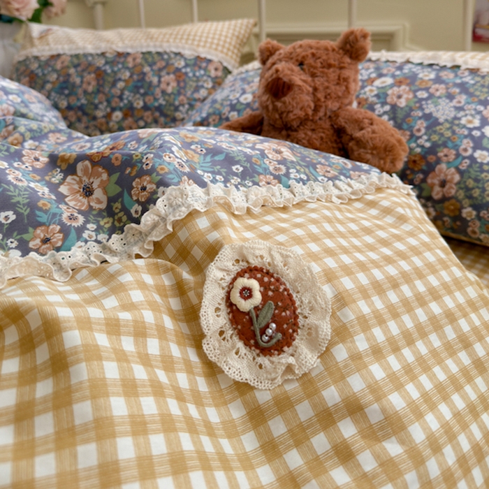 91家纺网 家纺一手货源 找家纺 安莱生活 2025新款全棉纯棉小碎花刺绣花边款四件套 静时光