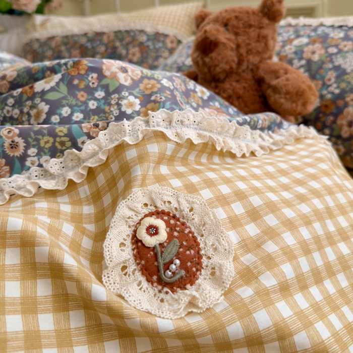 91家纺网 家纺一手货源 找家纺 安莱生活 2025新款全棉纯棉小碎花刺绣花边款四件套 静时光