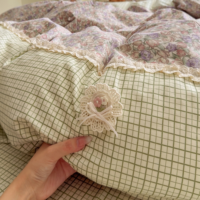 91家纺网 家纺一手货源 找家纺 安莱生活 2025新款全棉纯棉小碎花刺绣花边款四件套 小确幸