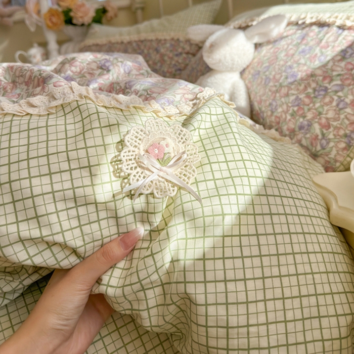 91家纺网 家纺一手货源 找家纺 安莱生活 2025新款全棉纯棉小碎花刺绣花边款四件套 小确幸