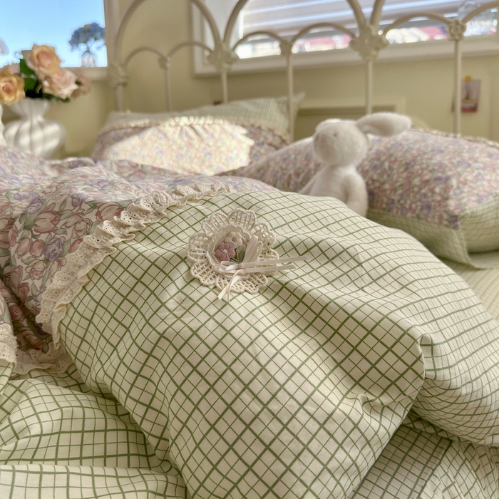 91家纺网 家纺一手货源 找家纺 安莱生活 2025新款全棉纯棉小碎花刺绣花边款四件套 小确幸