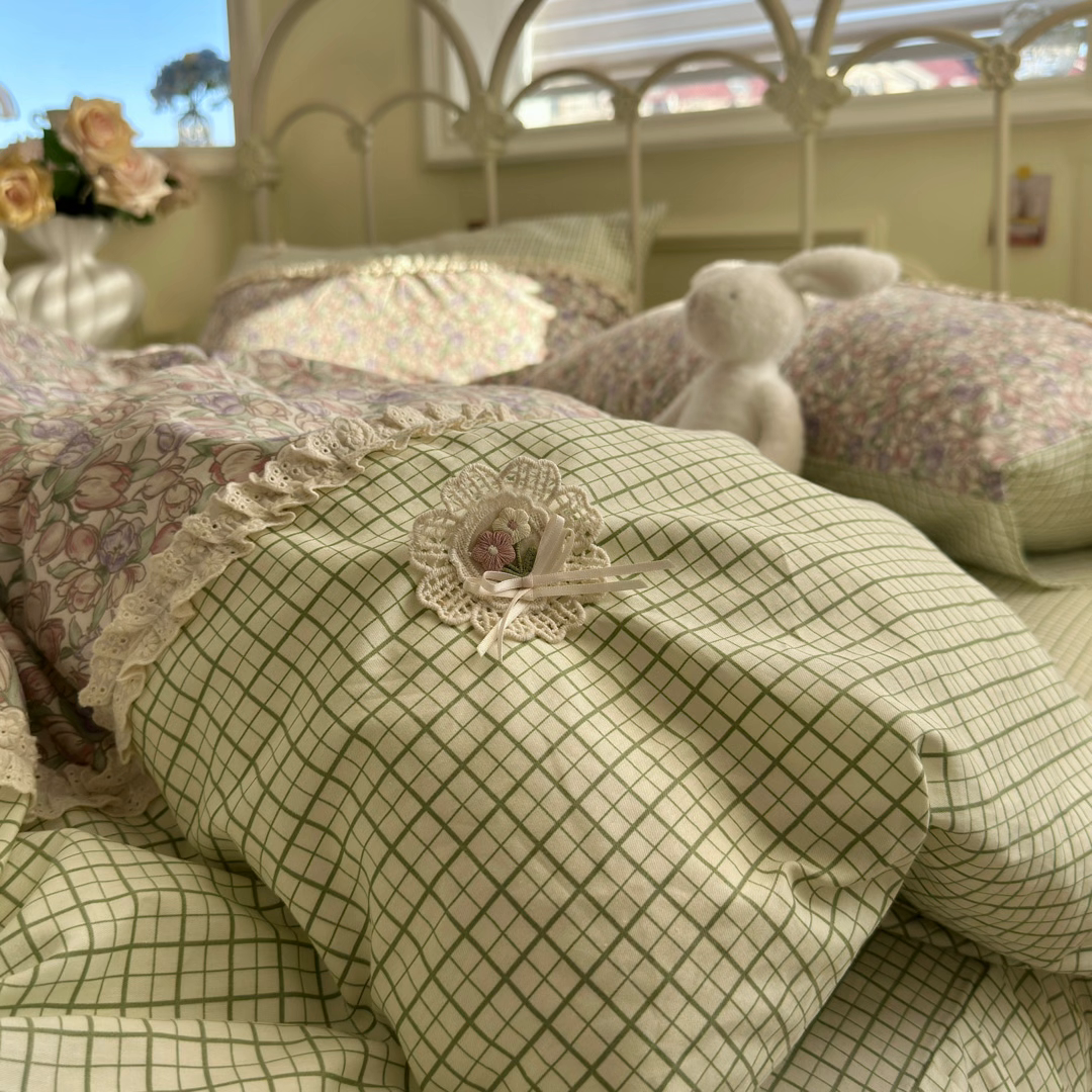 91家纺网 家纺一手货源 找家纺 安莱生活 2025新款全棉纯棉小碎花刺绣花边款四件套 小确幸