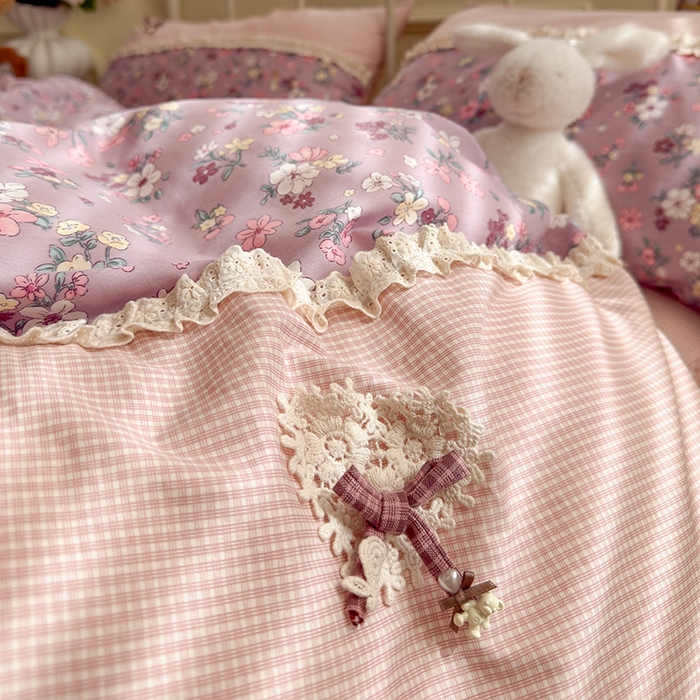 91家纺网 家纺一手货源 找家纺 安莱生活 2025新款全棉纯棉小碎花刺绣花边款四件套 紫萝梦