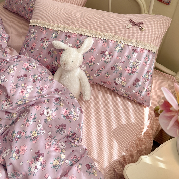 91家纺网 家纺一手货源 找家纺 安莱生活 2025新款全棉纯棉小碎花刺绣花边款四件套 紫萝梦