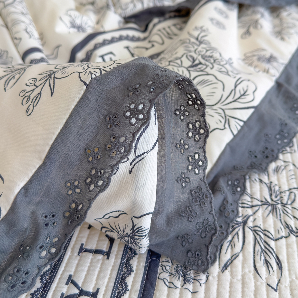 91家纺网 家纺一手货源 找家纺 赫梵茜 2025新款高温砂洗全棉床盖单品床盖床盖单件床盖三件套【可搭配同款春秋被】 塞纳河畔