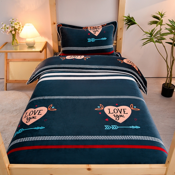 91家纺网 家纺一手货源 找家纺 牵梦萦 2025新款牛奶绒学生三件套 匆匆那年