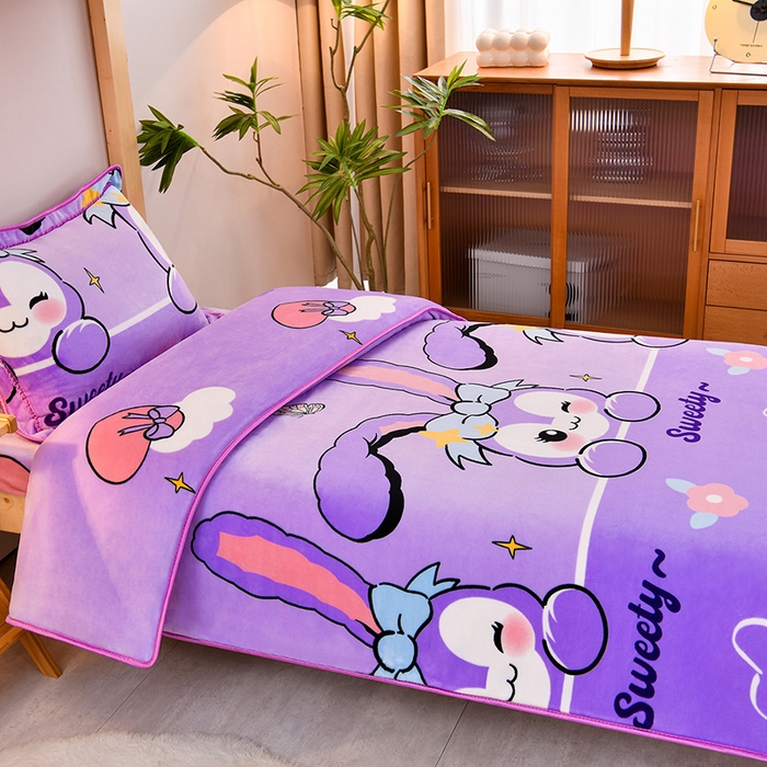 91家纺网 家纺一手货源 找家纺 牵梦萦 2025新款牛奶绒学生三件套 菲菲兔