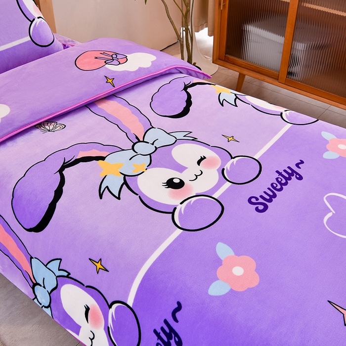 91家纺网 家纺一手货源 找家纺 牵梦萦 2025新款牛奶绒学生三件套 菲菲兔