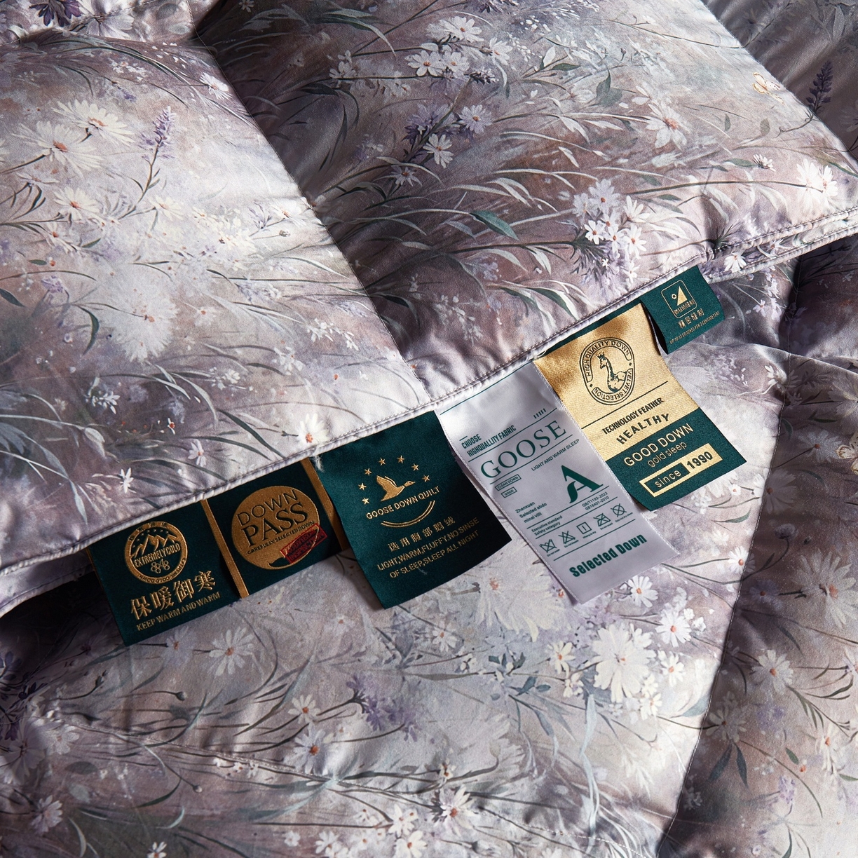 91家纺网 家纺一手货源 找家纺 织梦人羽绒工厂店 2025新款高蓬松羽绒被95鹅绒大牌同款花型 春风浅浅