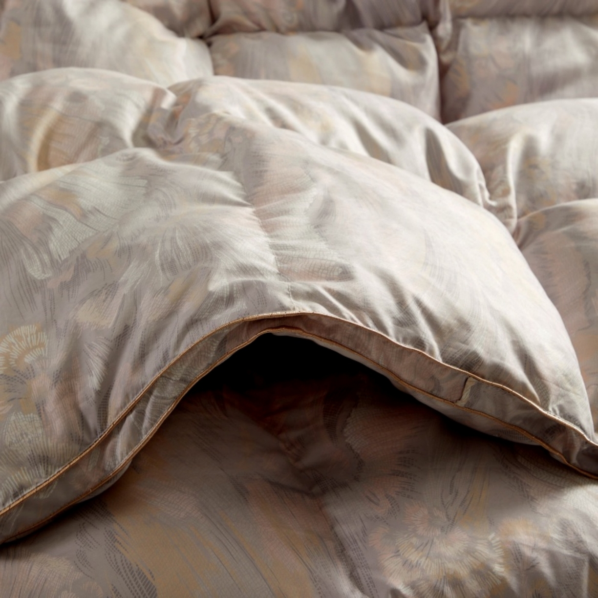 91家纺网 家纺一手货源 找家纺 织梦人羽绒工厂店 2025新款高蓬松羽绒被95鹅绒大牌同款花型 观沧海粉