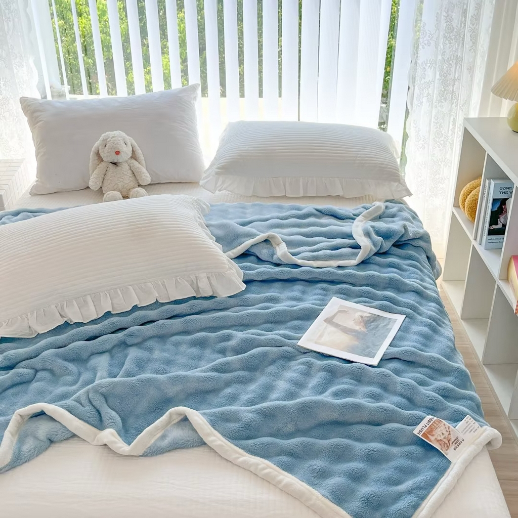 91家纺网 家纺一手货源 找家纺 （总）归属 2025新款290克牛奶绒泡泡毯包边款盖毯可跨境