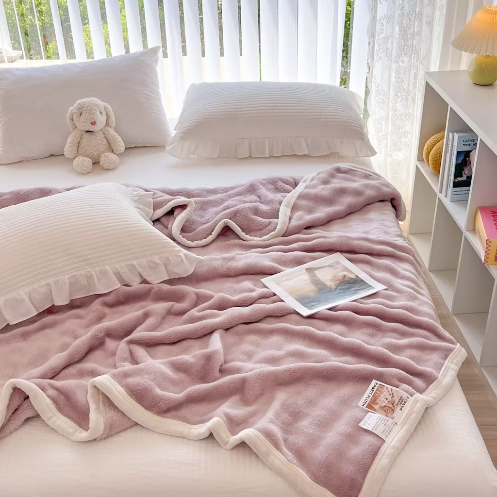 91家纺网 家纺一手货源 找家纺 （总）归属 2025新款290克牛奶绒泡泡毯包边款盖毯可跨境