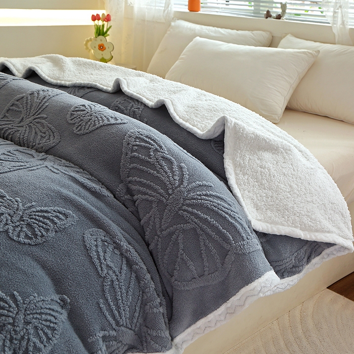 91家纺网 家纺一手货源 找家纺 莱家富 2026新款加厚双层复合毯舒棉绒剪花毛毯 兰色