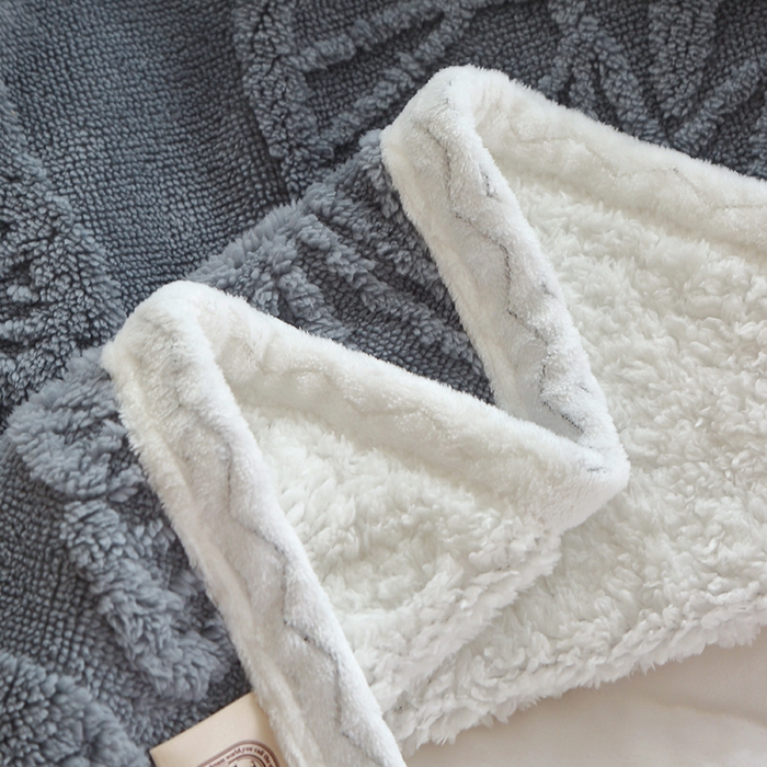 91家纺网 家纺一手货源 找家纺 莱家富 2026新款加厚双层复合毯舒棉绒剪花毛毯 兰色