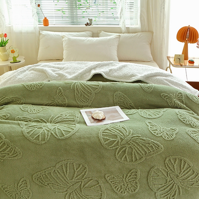 91家纺网 家纺一手货源 找家纺 莱家富 2026新款加厚双层复合毯舒棉绒剪花毛毯 绿色