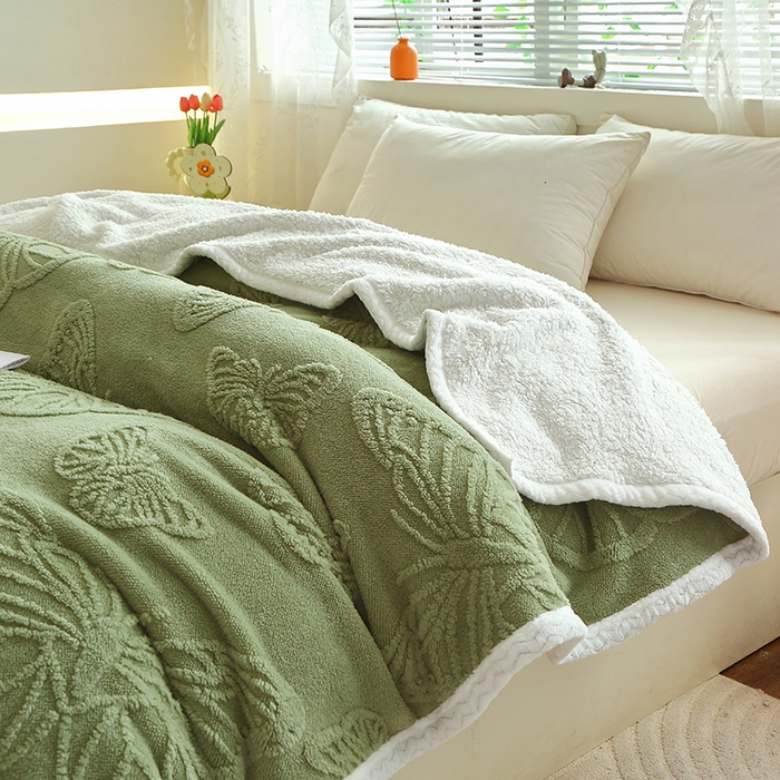 91家纺网 家纺一手货源 找家纺 莱家富 2026新款加厚双层复合毯舒棉绒剪花毛毯 绿色