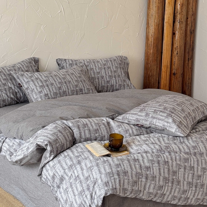 91家纺网 家纺一手货源 找家纺 于果 2025新款全棉纯棉色织提花四件套 迷城