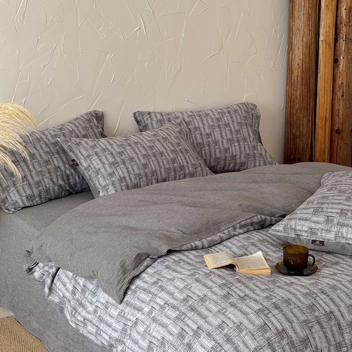 91家纺网 家纺一手货源 找家纺 于果 2025新款全棉纯棉色织提花四件套 迷城