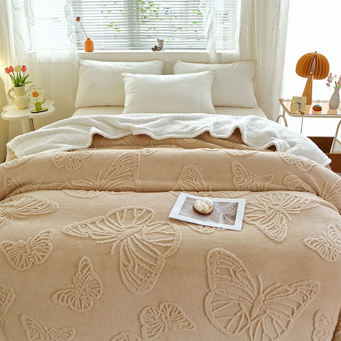 91家纺网 家纺一手货源 找家纺 莱家富 2026新款加厚双层复合毯舒棉绒剪花毛毯 米色