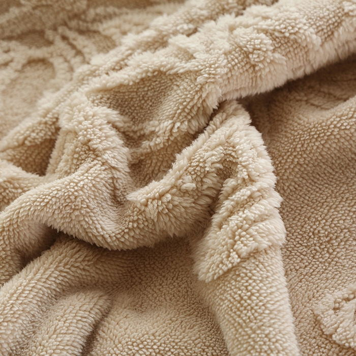 91家纺网 家纺一手货源 找家纺 莱家富 2026新款加厚双层复合毯舒棉绒剪花毛毯 米色