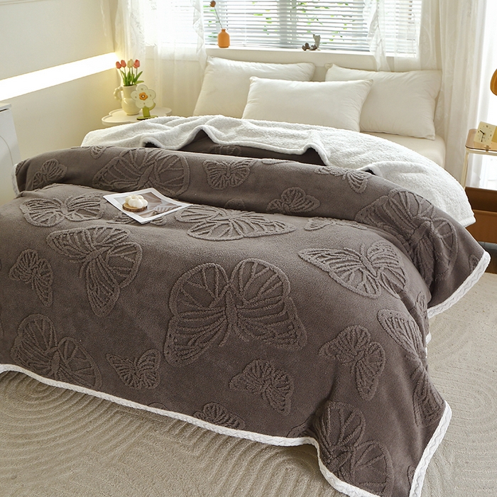 91家纺网 家纺一手货源 找家纺 莱家富 2026新款加厚双层复合毯舒棉绒剪花毛毯 深灰色
