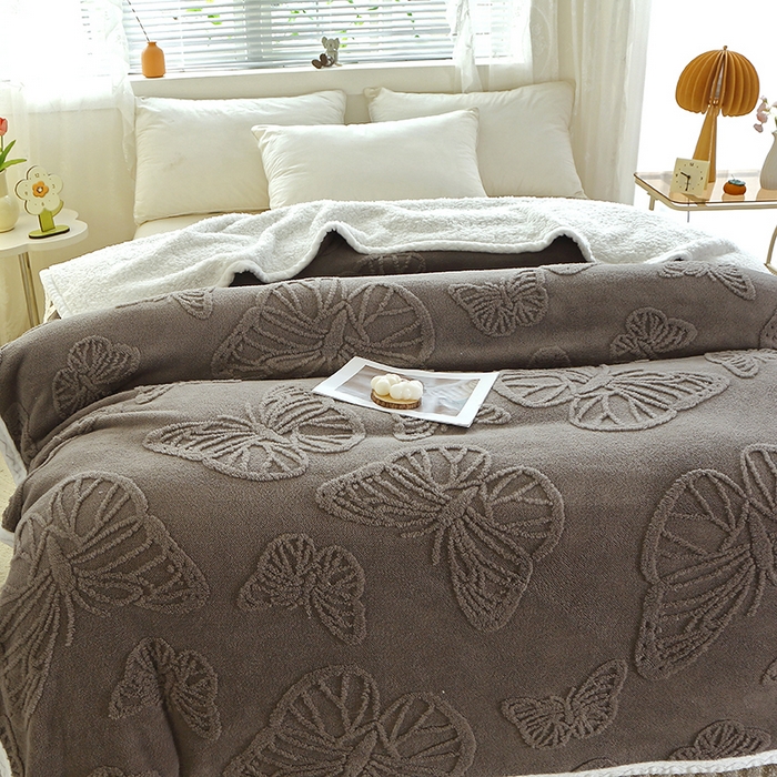 91家纺网 家纺一手货源 找家纺 莱家富 2026新款加厚双层复合毯舒棉绒剪花毛毯 深灰色