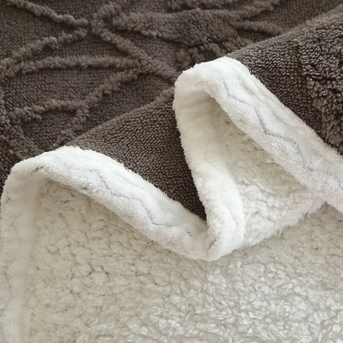 91家纺网 家纺一手货源 找家纺 莱家富 2026新款加厚双层复合毯舒棉绒剪花毛毯 深灰色