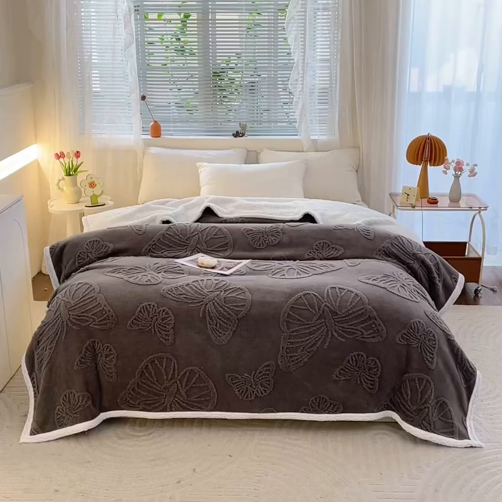 91家纺网 家纺一手货源 找家纺 莱家富 2026新款加厚双层复合毯舒棉绒剪花毛毯 深灰色