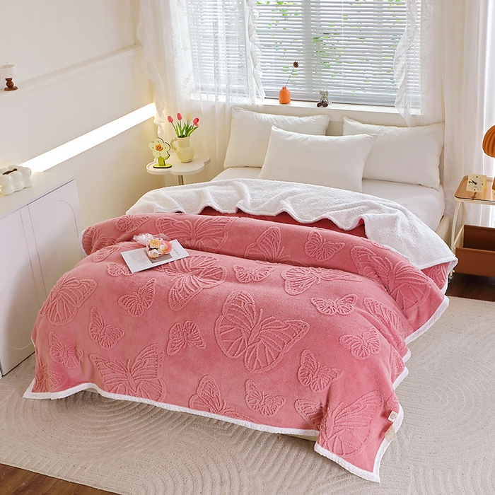 91家纺网 家纺一手货源 找家纺 莱家富 2026新款加厚双层复合毯舒棉绒剪花毛毯 樱花粉