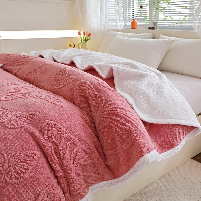 91家纺网 家纺一手货源 找家纺 莱家富 2026新款加厚双层复合毯舒棉绒剪花毛毯 樱花粉