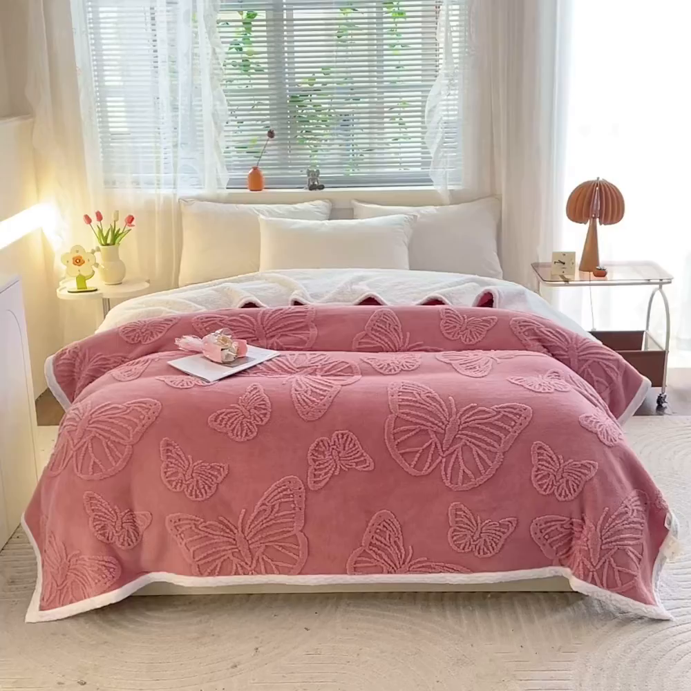 91家纺网 家纺一手货源 找家纺 莱家富 2026新款加厚双层复合毯舒棉绒剪花毛毯 樱花粉