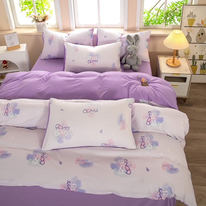 91家纺网 家纺一手货源 找家纺 梦莱家纺 2025新款水洗棉印花四件套 幻彩小熊-紫