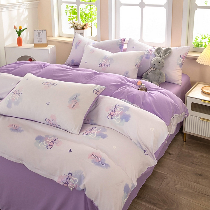 91家纺网 家纺一手货源 找家纺 梦莱家纺 2025新款水洗棉印花四件套 幻彩小熊-紫