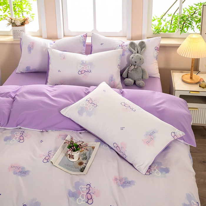 91家纺网 家纺一手货源 找家纺 梦莱家纺 2025新款水洗棉印花四件套 幻彩小熊-紫