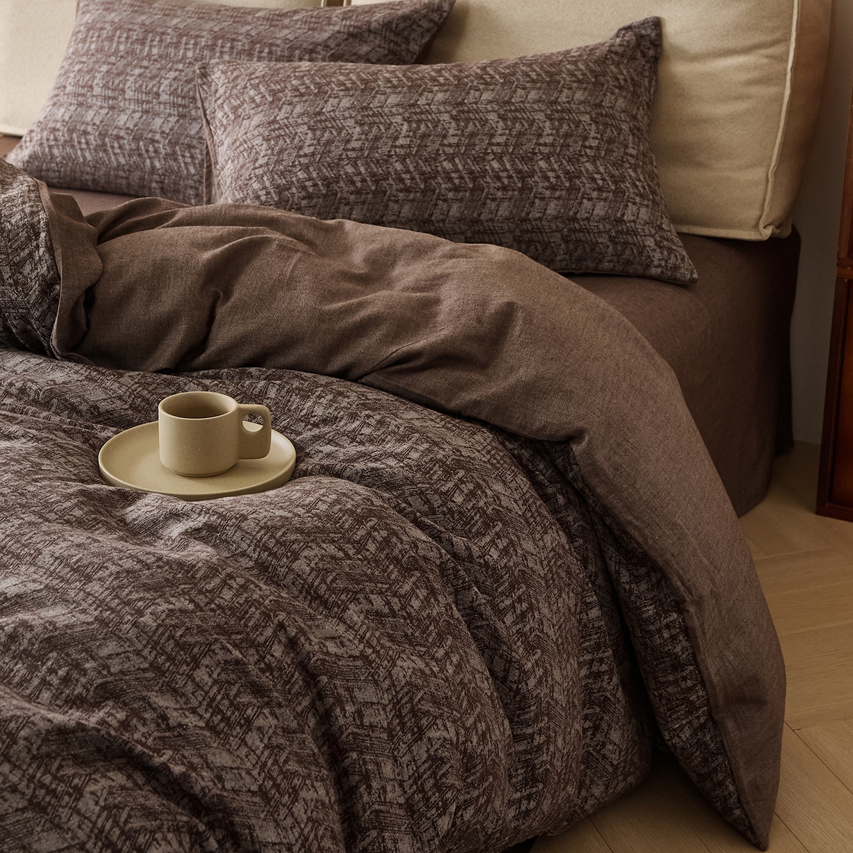 91家纺网 家纺一手货源 找家纺 原研家居 2025新款棉麻色织提花系列四件套 素麻黛月