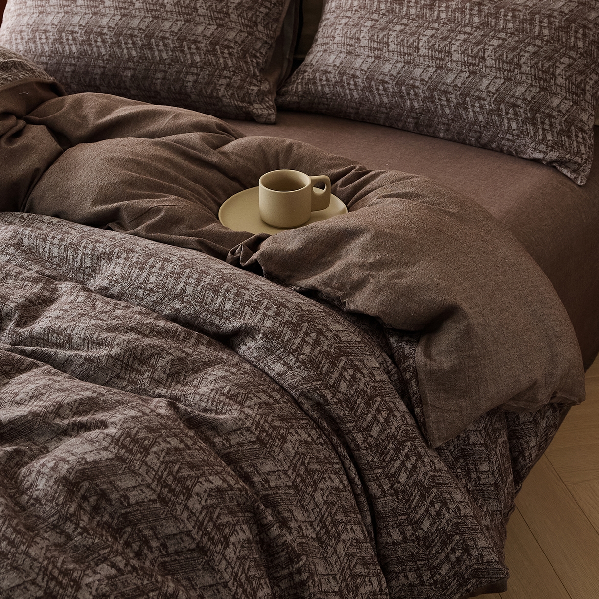 91家纺网 家纺一手货源 找家纺 原研家居 2025新款棉麻色织提花系列四件套 素麻黛月