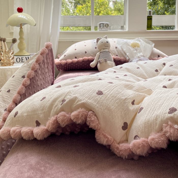 91家纺网 家纺一手货源 找家纺 米乐被业 2025新款毛球豆豆被小清新被子被芯 爱心点点