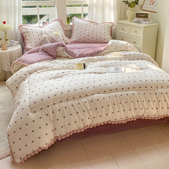 91家纺网 家纺一手货源 找家纺 米乐被业 2025新款毛球豆豆被小清新被子被芯 爱心点点