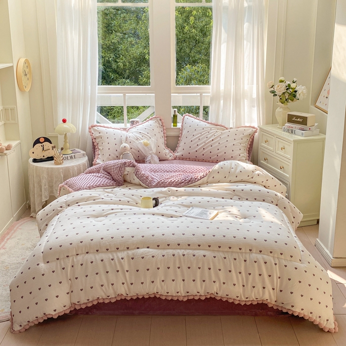 91家纺网 家纺一手货源 找家纺 米乐被业 2025新款毛球豆豆被小清新被子被芯 爱心点点