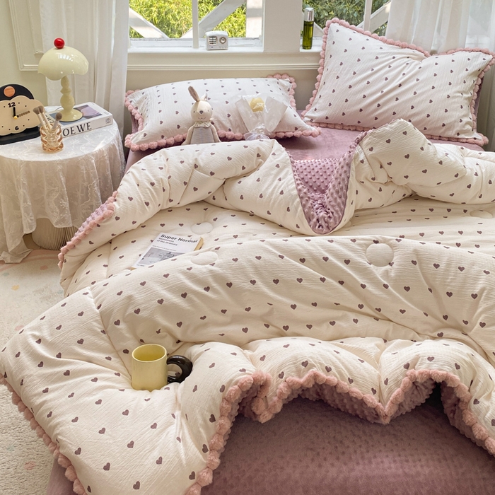 91家纺网 家纺一手货源 找家纺 米乐被业 2025新款毛球豆豆被小清新被子被芯 爱心点点