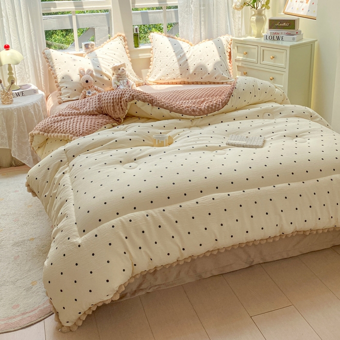 91家纺网 家纺一手货源 找家纺 米乐被业 2025新款毛球豆豆被小清新被子被芯 韩系波点