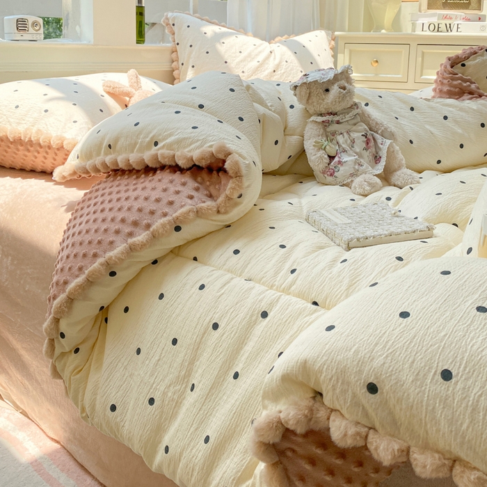 91家纺网 家纺一手货源 找家纺 米乐被业 2025新款毛球豆豆被小清新被子被芯 韩系波点