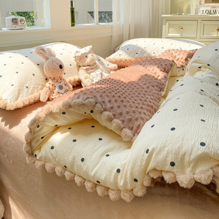 91家纺网 家纺一手货源 找家纺 米乐被业 2025新款毛球豆豆被小清新被子被芯 韩系波点