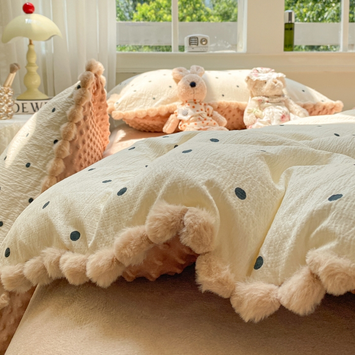 91家纺网 家纺一手货源 找家纺 米乐被业 2025新款毛球豆豆被小清新被子被芯 韩系波点