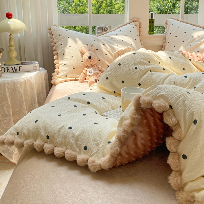 91家纺网 家纺一手货源 找家纺 米乐被业 2025新款毛球豆豆被小清新被子被芯 韩系波点