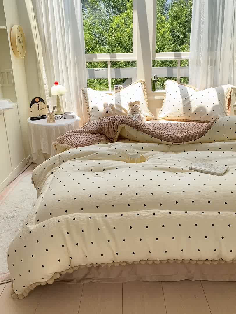 91家纺网 家纺一手货源 找家纺 米乐被业 2025新款毛球豆豆被小清新被子被芯 韩系波点